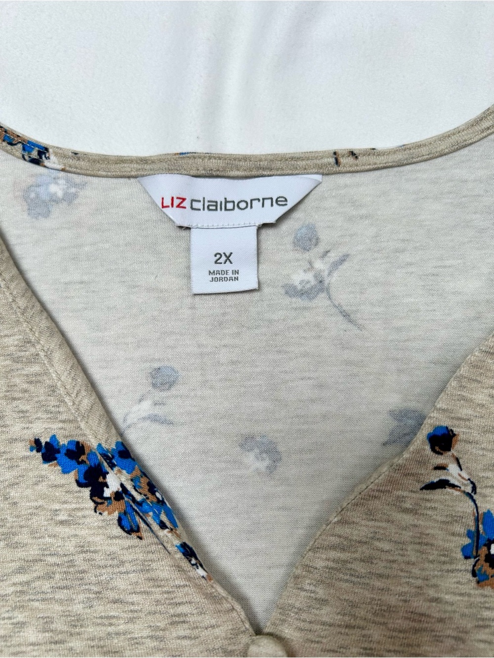 LIZ CLAIBORNE TURTLE DOVE FLORAL TOP, SIZE 2X, LIGHT TAN/TAUPE NWT - Picture 7 of 8